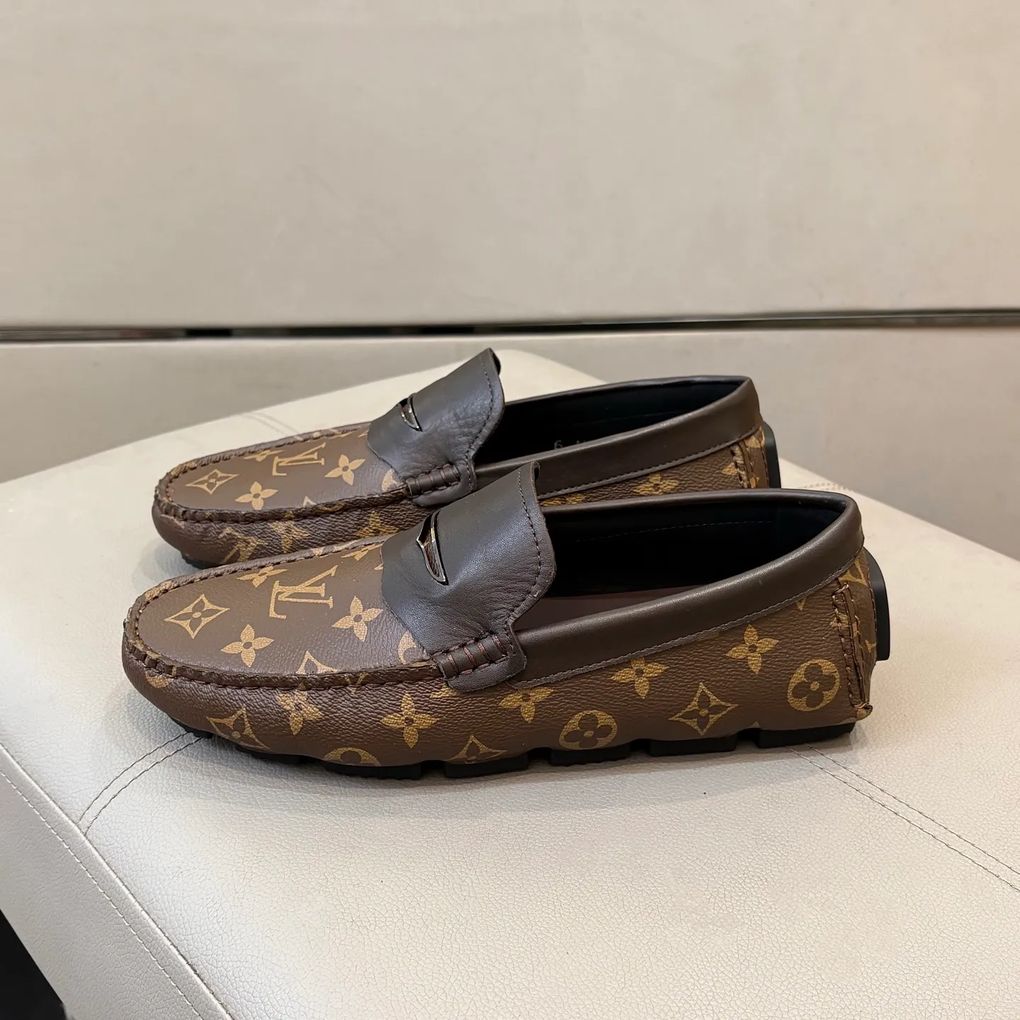 Factory price: 460💰LV men's beanie shoes 2025 official website synchronization <market top version> imported first layer old flower leather/embossed ➕ black cowhide original packaging. Size 38-45